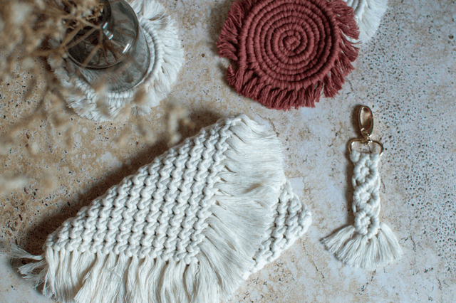 Pochette en macramé